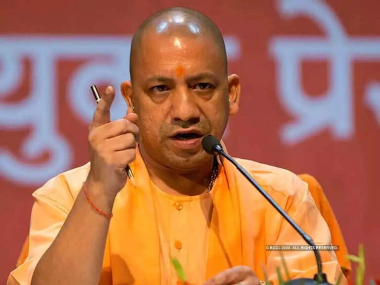 Opposition lashed out at Yogi's statement of not attending mosque program, मस्जिद कार्यक्रम में योगी के न जाने के बयान पर बरसे विपक्षी